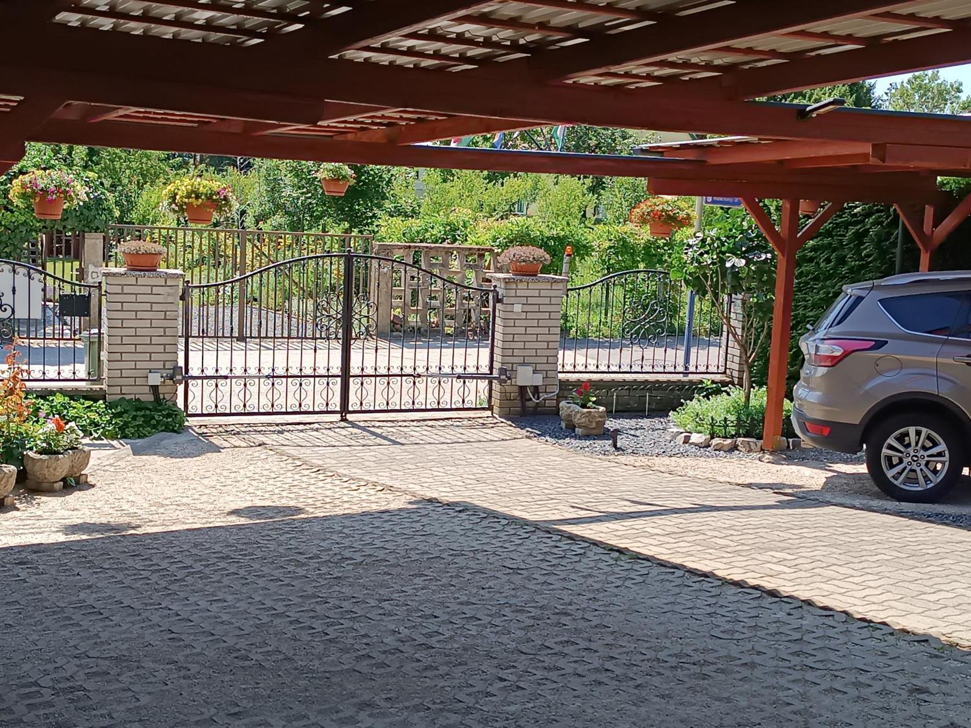 Anna Ilona Vendeghaz Hotel Badacsonytomaj Luaran gambar