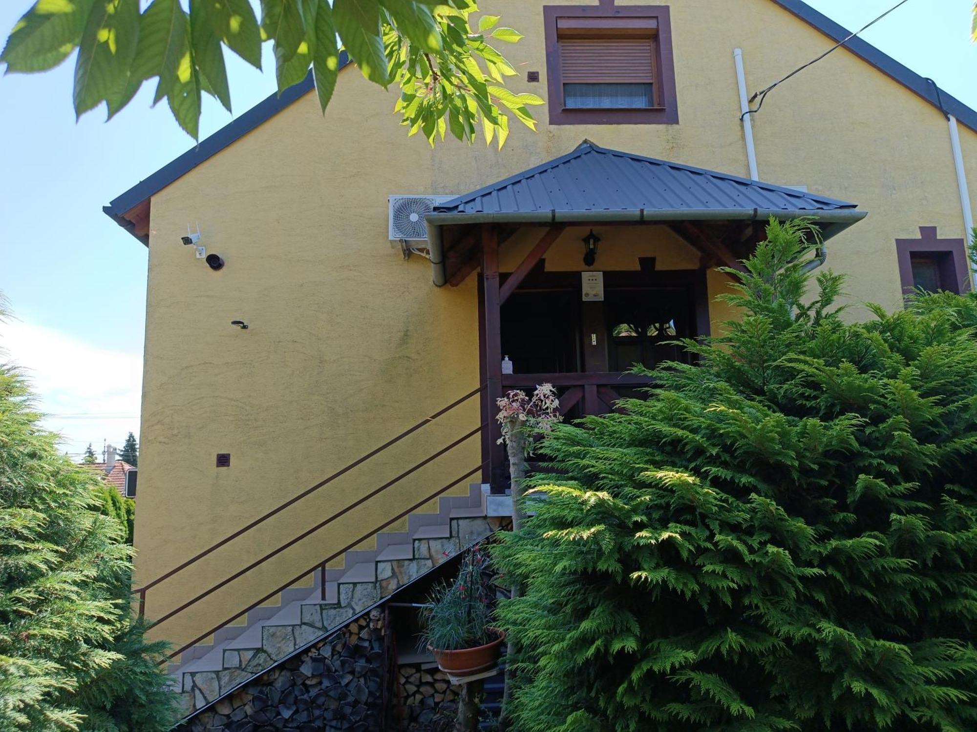 Anna Ilona Vendeghaz Hotel Badacsonytomaj Bilik gambar